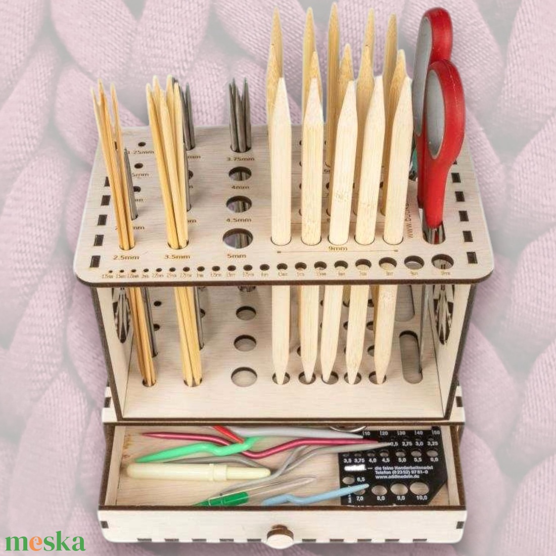 Univerzális zoknikötőtű és eszköz tároló és mérce, 20x12x15cm, BTK0039, natúr - kellékek & szerszámok - szerszámok, eszközök - eszköz kötéshez, horgoláshoz - Meska.hu