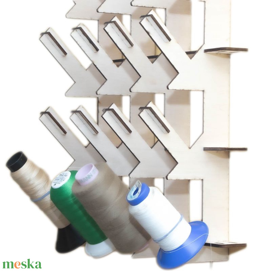 Cérnatartó fali állvány, 30x38cm, nagy kúpos kiszerelésű cérnákhoz, 16 spulni - otthon & életmód - lakástextil - varrókellék - Meska.hu