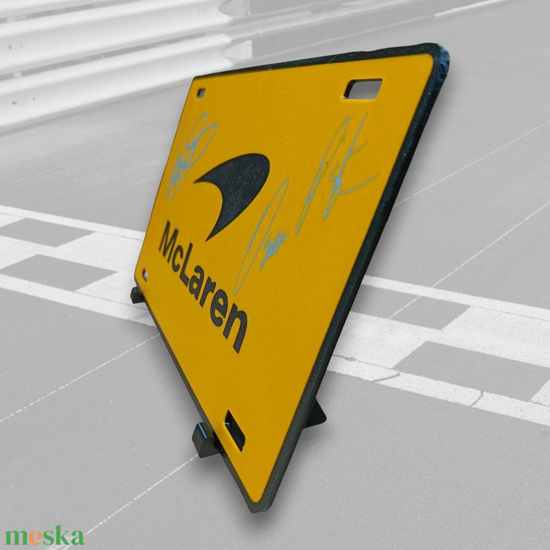 3D Nyomtatott McLaren F1 Asztali Dísz � Lando Norris és Oscar Piastri Aláírásokkal - esküvő - dekoráció - tábla & jelzés - Meska.hu