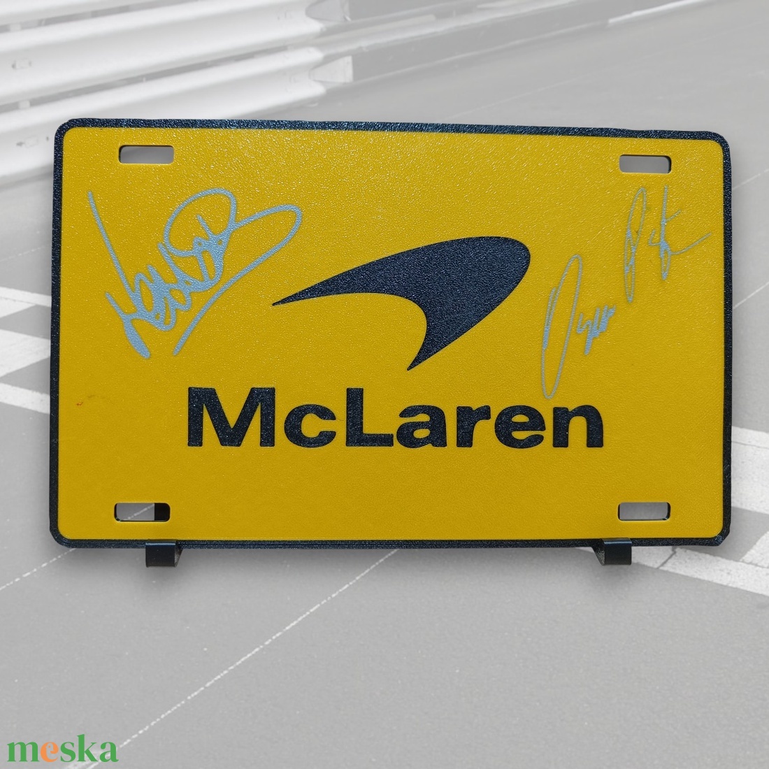 3D Nyomtatott McLaren F1 Asztali Dísz � Lando Norris és Oscar Piastri Aláírásokkal - esküvő - dekoráció - tábla & jelzés - Meska.hu