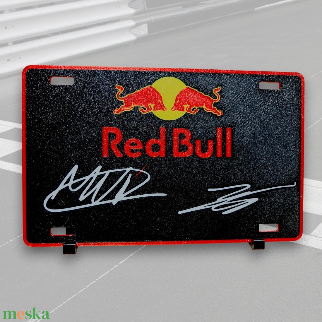 3D Nyomtatott Red Bull F1 Asztali Dísz � Max Verstappen és Sergio Pérez aláírásaival - otthon & életmód - dekoráció - asztal és polc dekoráció - asztaldísz - Meska.hu