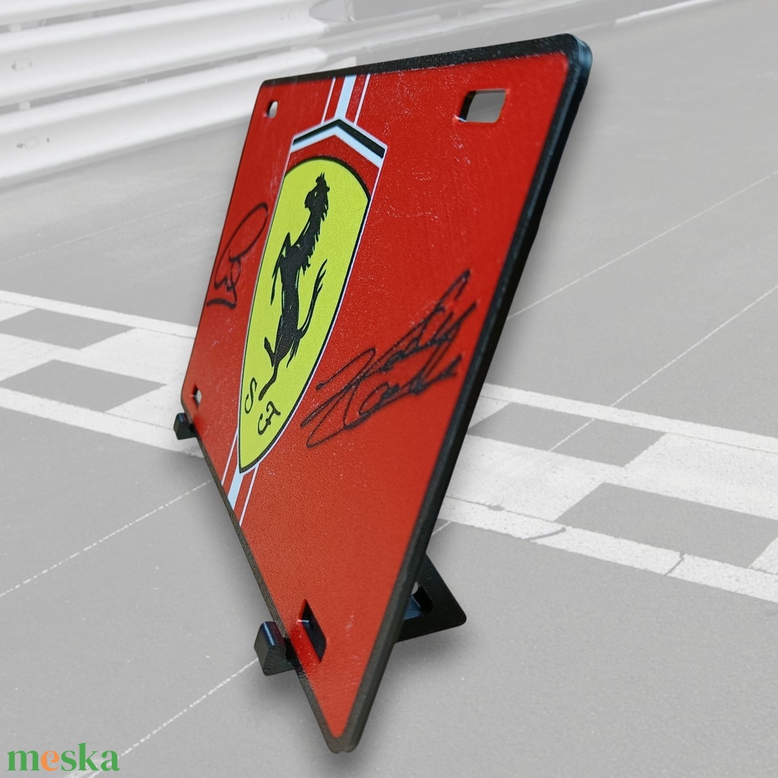 3D Nyomtatott Ferrari F1 Asztali Dísz  Leclerc és Hamilton aláírással - otthon & életmód - dekoráció - asztal és polc dekoráció - asztaldísz - Meska.hu