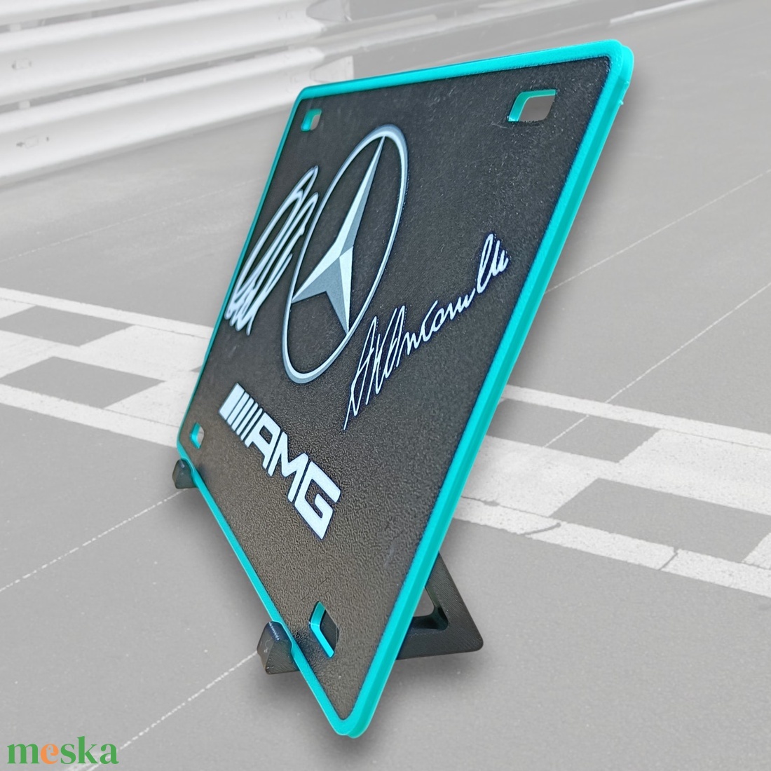 3D Nyomtatott Mercedes-AMG F1 Asztali Dísz  George Russell és Andrea Kimi Antonelli aláírásokkal - otthon & életmód - dekoráció - asztal és polc dekoráció - asztaldísz - Meska.hu