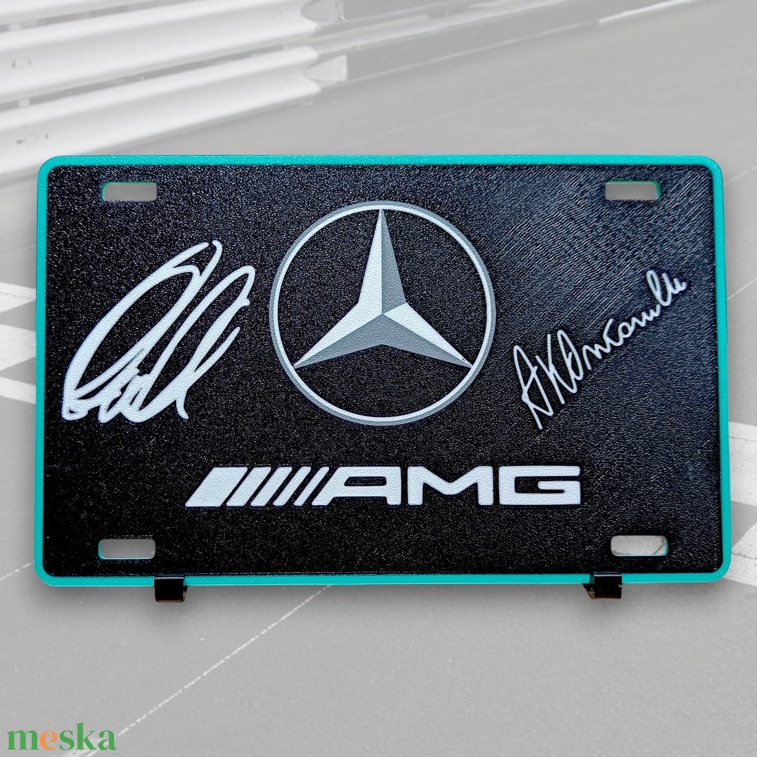 3D Nyomtatott Mercedes-AMG F1 Asztali Dísz  George Russell és Andrea Kimi Antonelli aláírásokkal - otthon & életmód - dekoráció - asztal és polc dekoráció - asztaldísz - Meska.hu