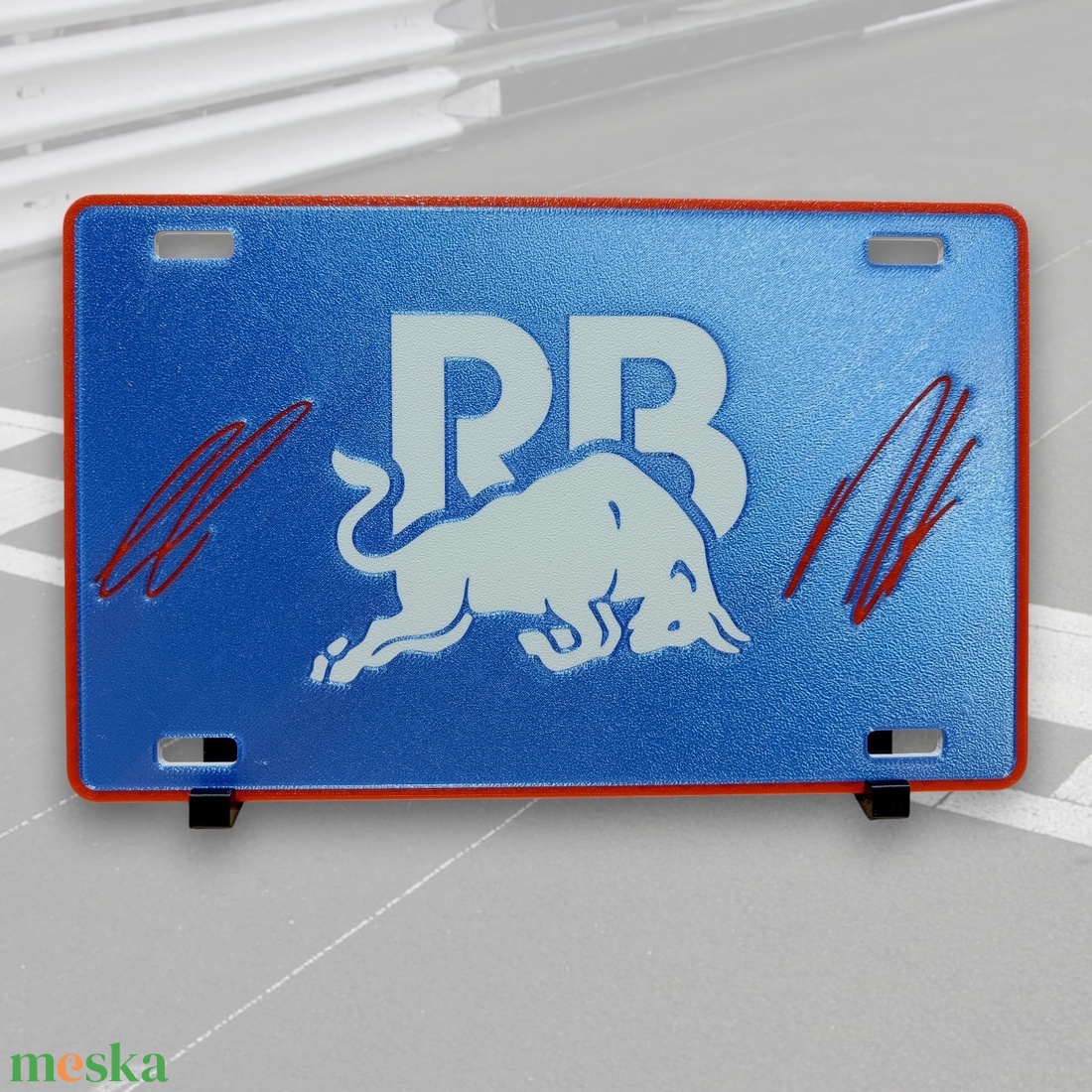 3D Nyomtatott Visa Cash App Racing Bulls F1 Asztali Dísz � Liam Lawson és Isack Hadjar Aláírásokkal - esküvő - dekoráció - asztaldísz - Meska.hu