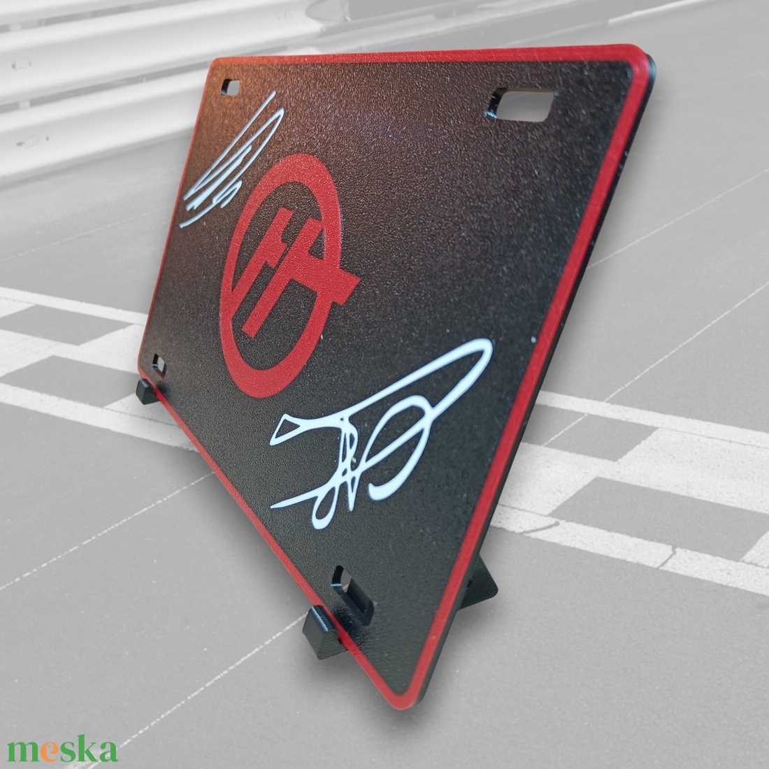 3D Nyomtatott Haas F1 Asztali Dísz � Oliver Bearman és Esteban Ocon Aláírásokkal - esküvő - dekoráció - asztaldísz - Meska.hu