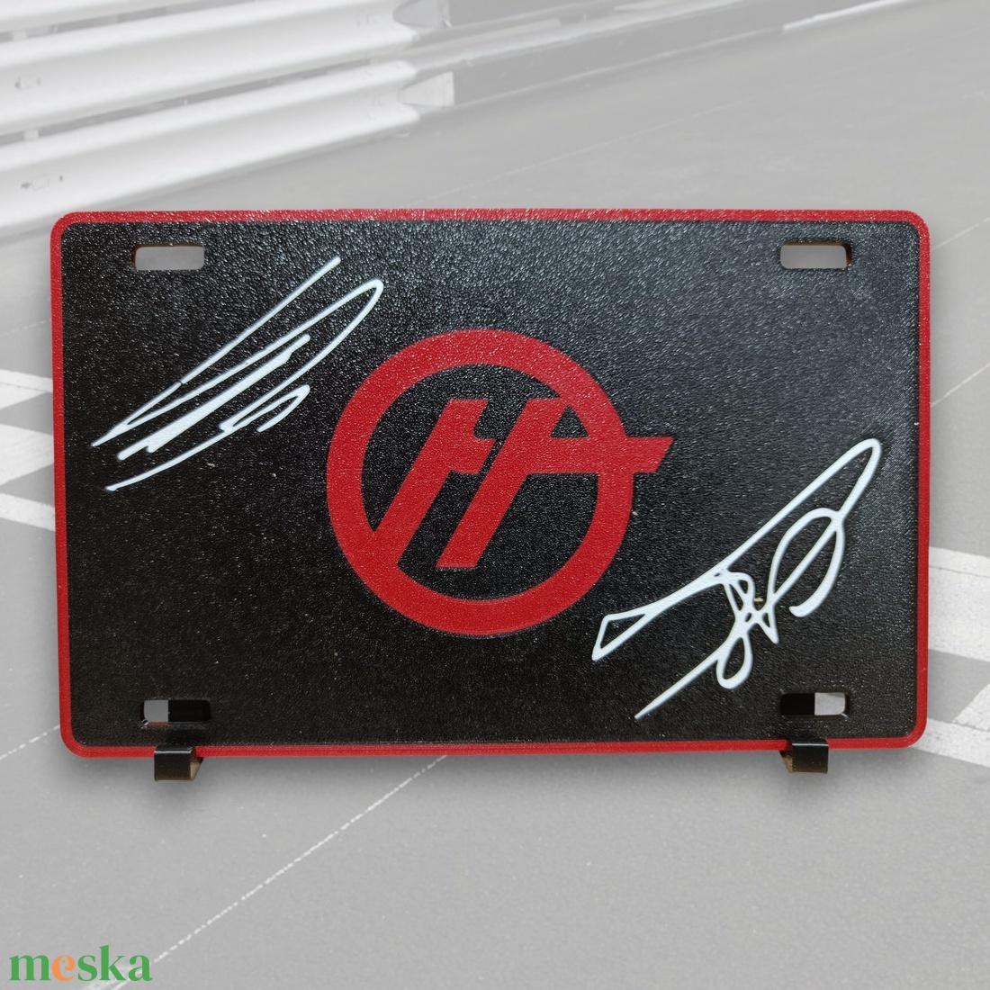 3D Nyomtatott Haas F1 Asztali Dísz � Oliver Bearman és Esteban Ocon Aláírásokkal - esküvő - dekoráció - asztaldísz - Meska.hu