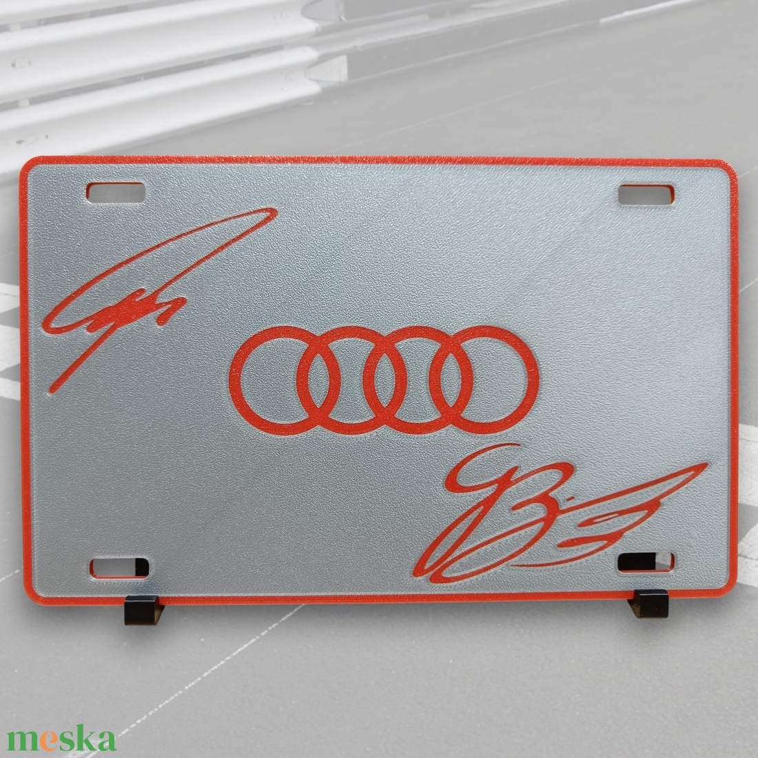 3D Nyomtatott Audi F1 Asztali Dísz � Gabriel Bortoleto és Nico Hülkenberg Aláírásokkal - esküvő - dekoráció - asztaldísz - Meska.hu