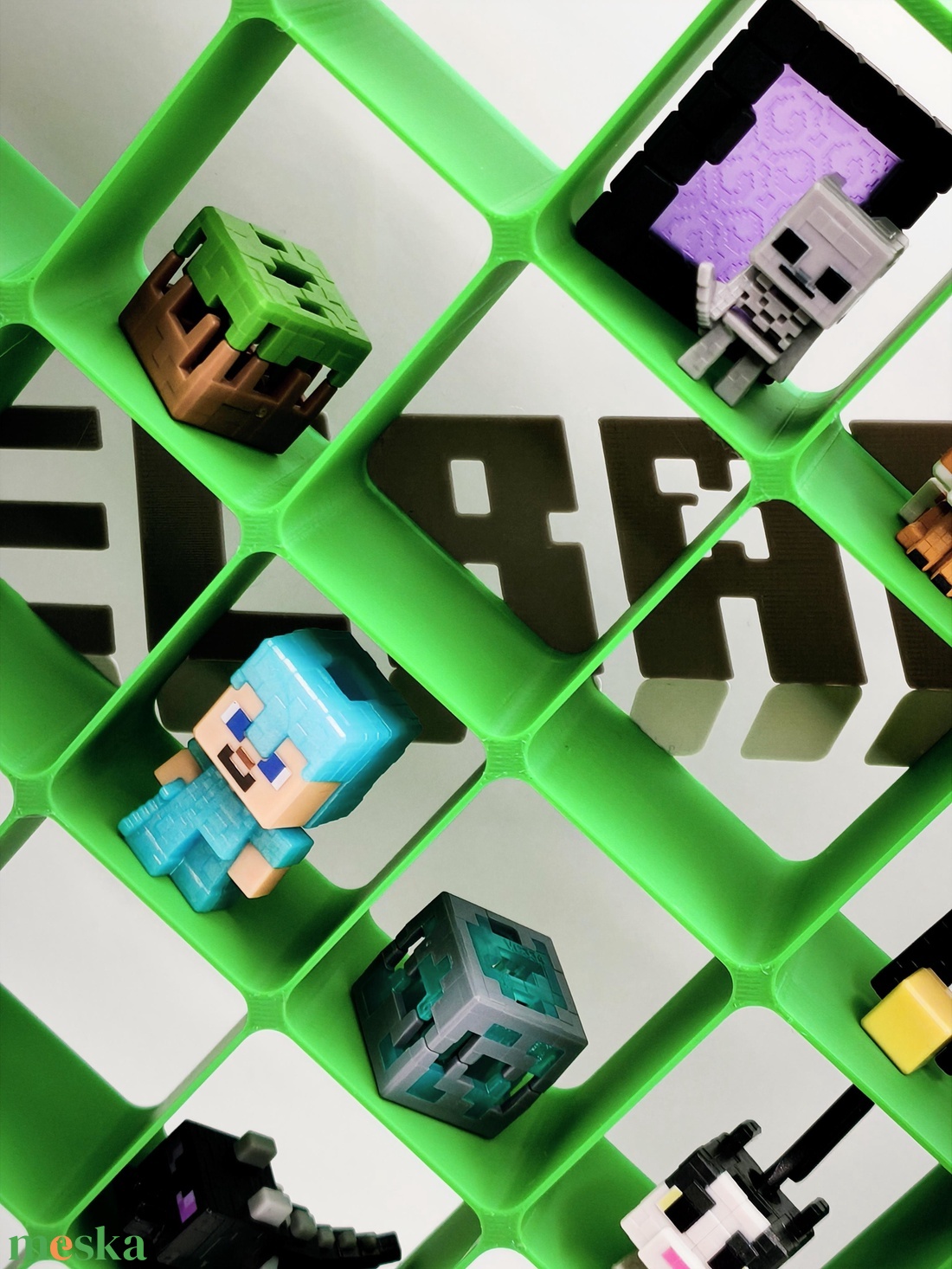 Minecraft Kinder Joy figura tartó - otthon & életmód - tárolás & rendszerezés - íróasztali tároló - Meska.hu