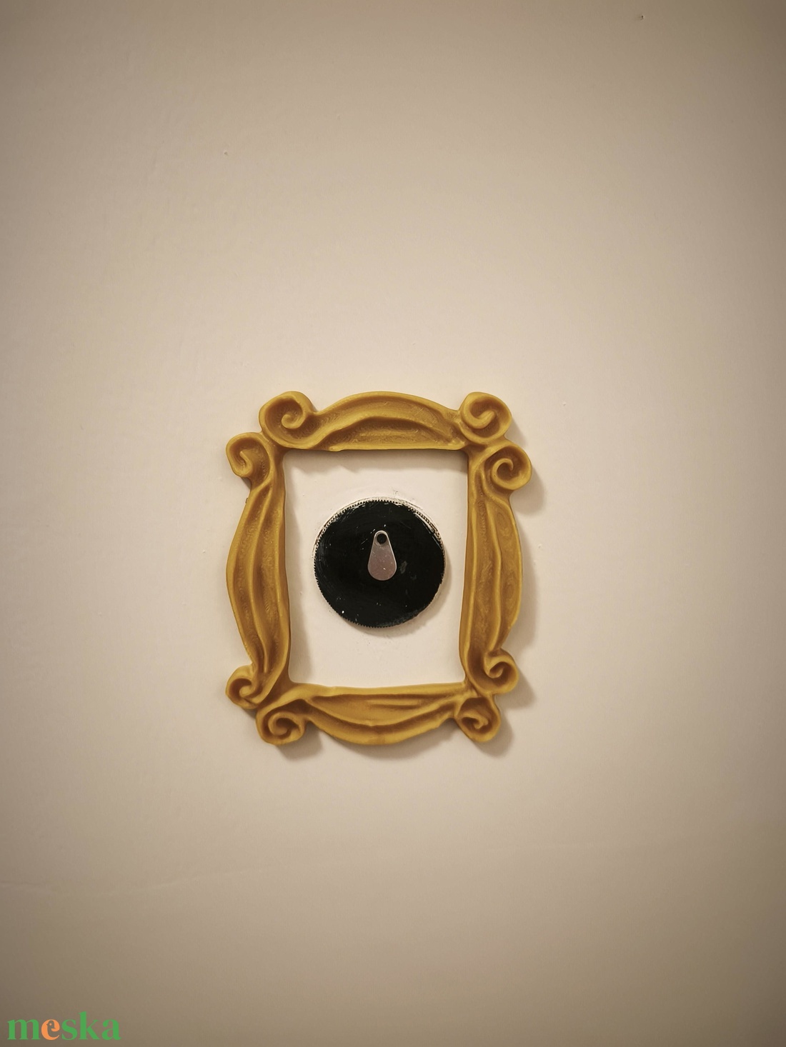 Friends kukucskáló keret - otthon & életmód - dekoráció - ajtó- és ablak dekoráció - ajtódísz & kopogtató - Meska.hu