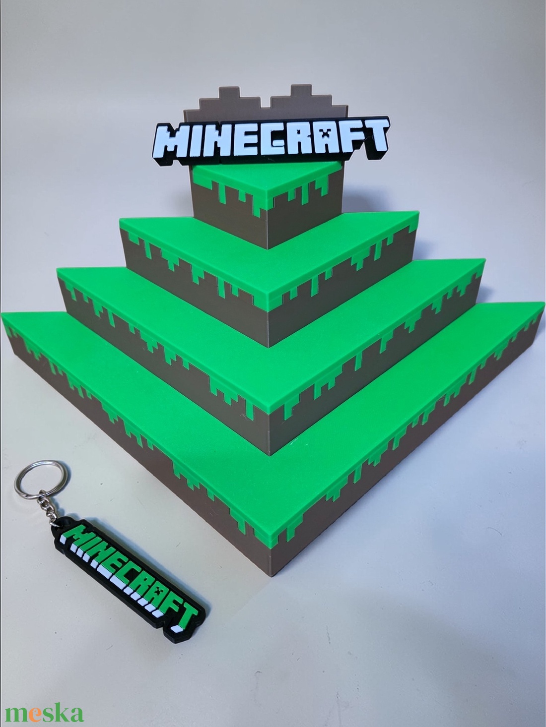 Minecraft kinder joy figura tartó ajándék kulcstartóval - otthon & életmód - tárolás & rendszerezés - íróasztali tároló - Meska.hu
