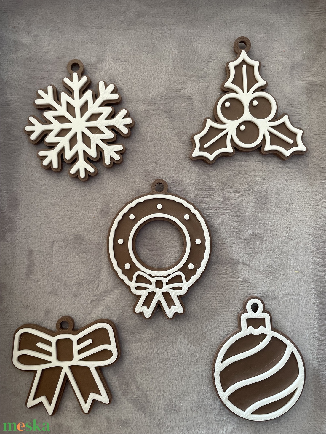 Karácsonyi mézeskalács hatású díszek (5 db variálható csomag) - karácsony - karácsonyi lakásdekoráció - karácsonyfadíszek - Meska.hu