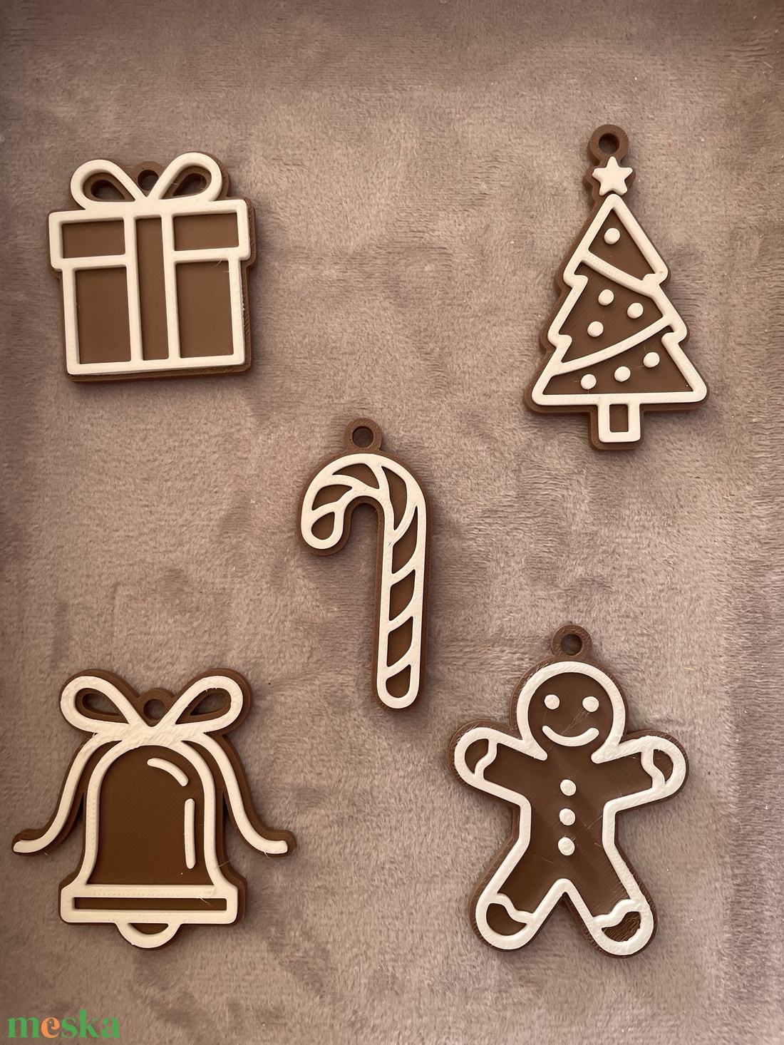 Karácsonyi mézeskalács hatású díszek (5 db variálható csomag) - karácsony - karácsonyi lakásdekoráció - karácsonyfadíszek - Meska.hu