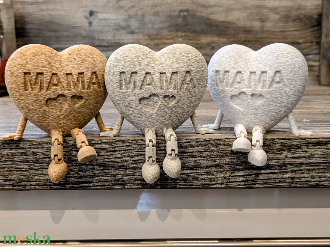 Ülő szívecske figura Mama felirattal - otthon & életmód - dekoráció - asztal és polc dekoráció - asztaldísz - Meska.hu