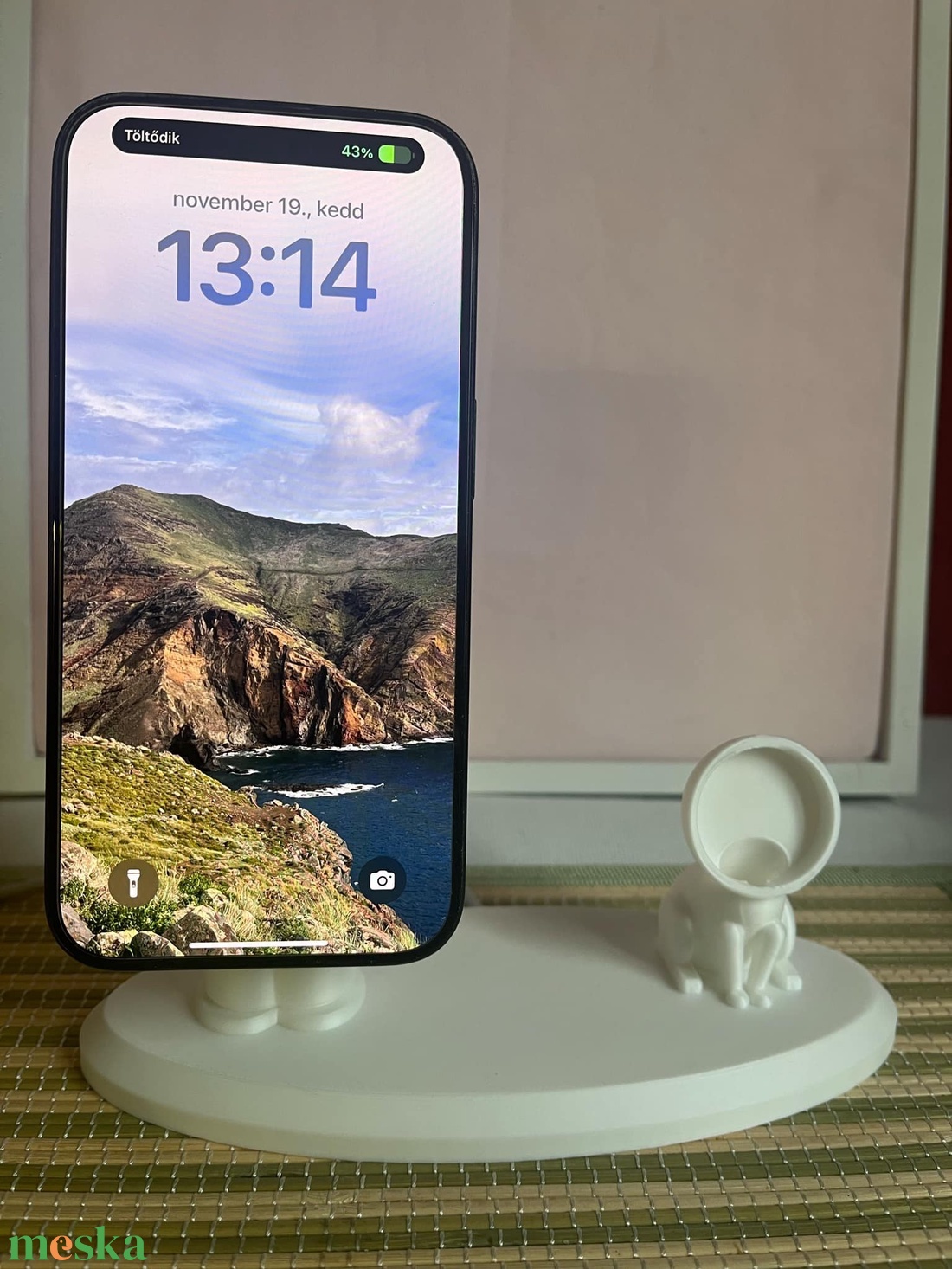 Iphone és Apple Watch töltőállomás - otthon & életmód - dekoráció - asztal és polc dekoráció - asztaldísz - Meska.hu