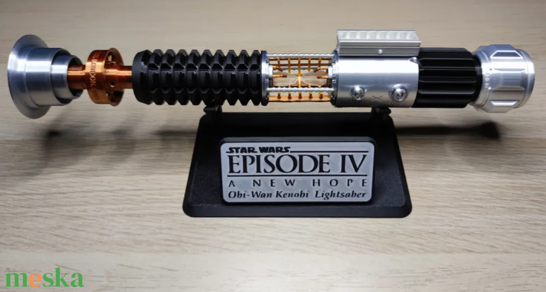 Obi-Wan Kenobi fénykard replika  Egy új remény  kinyitható kristálykamrával, állvánnyal - otthon & életmód - dekoráció - dísztárgy - Meska.hu