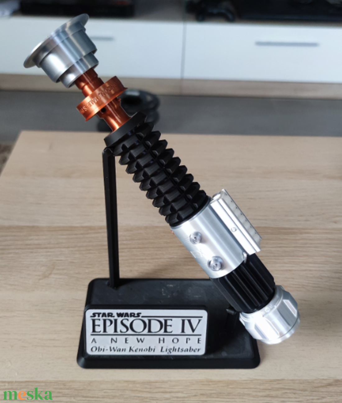 Obi-Wan Kenobi fénykard replika  Egy új remény  kinyitható kristálykamrával, állvánnyal - otthon & életmód - dekoráció - dísztárgy - Meska.hu