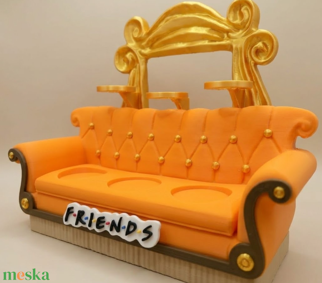 Jóbarátok Kanapé Figura Tartó - Ajándék Kulcstartóval - Extra Részletes Kanapé, Bögre tartóval, Egyedi Névvel - otthon & életmód - dekoráció - asztal és polc dekoráció - díszdoboz - Meska.hu