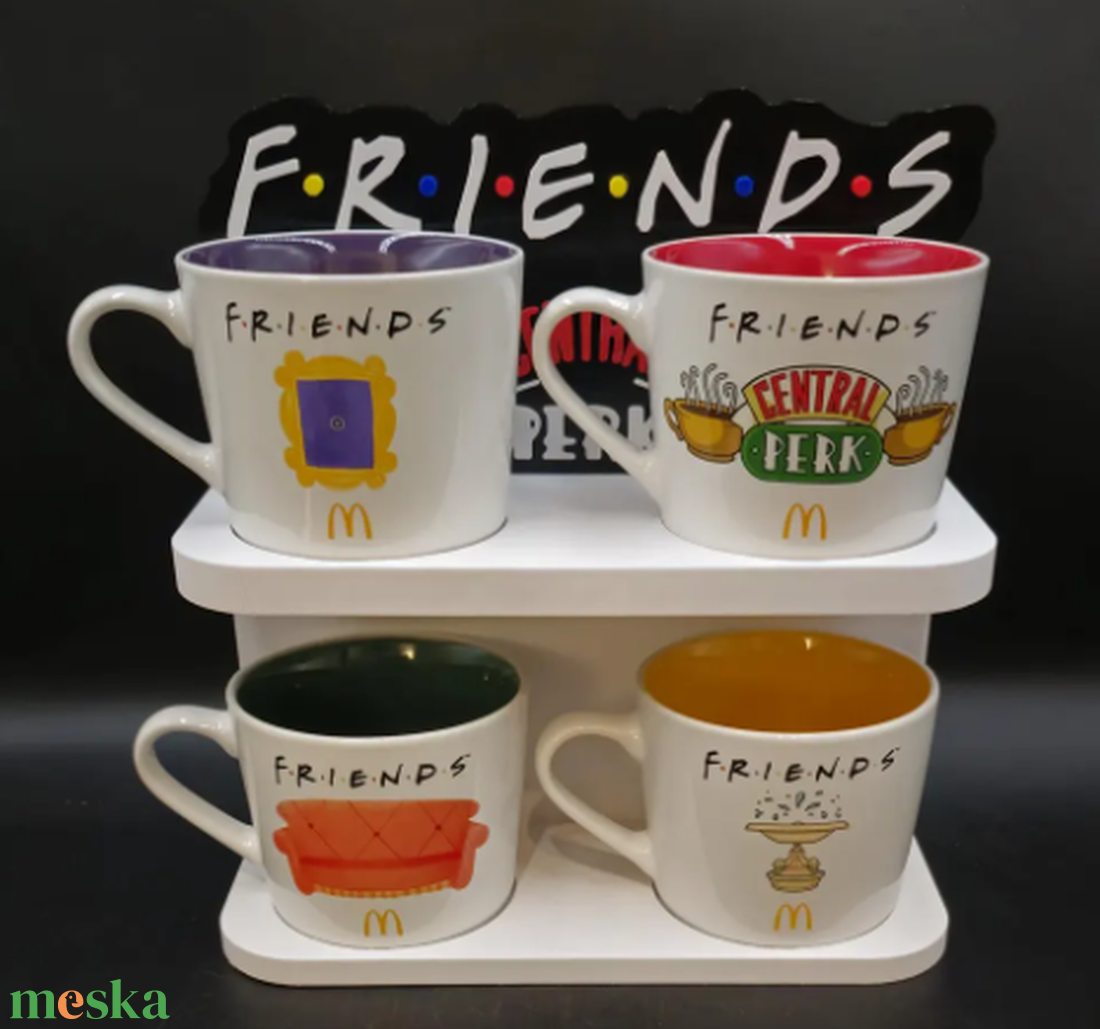 Jóbarátok Kanapé Figura Tartó - Ajándék Kulcstartóval - Extra Részletes Kanapé, Bögre tartóval, Egyedi Névvel - otthon & életmód - dekoráció - asztal és polc dekoráció - díszdoboz - Meska.hu