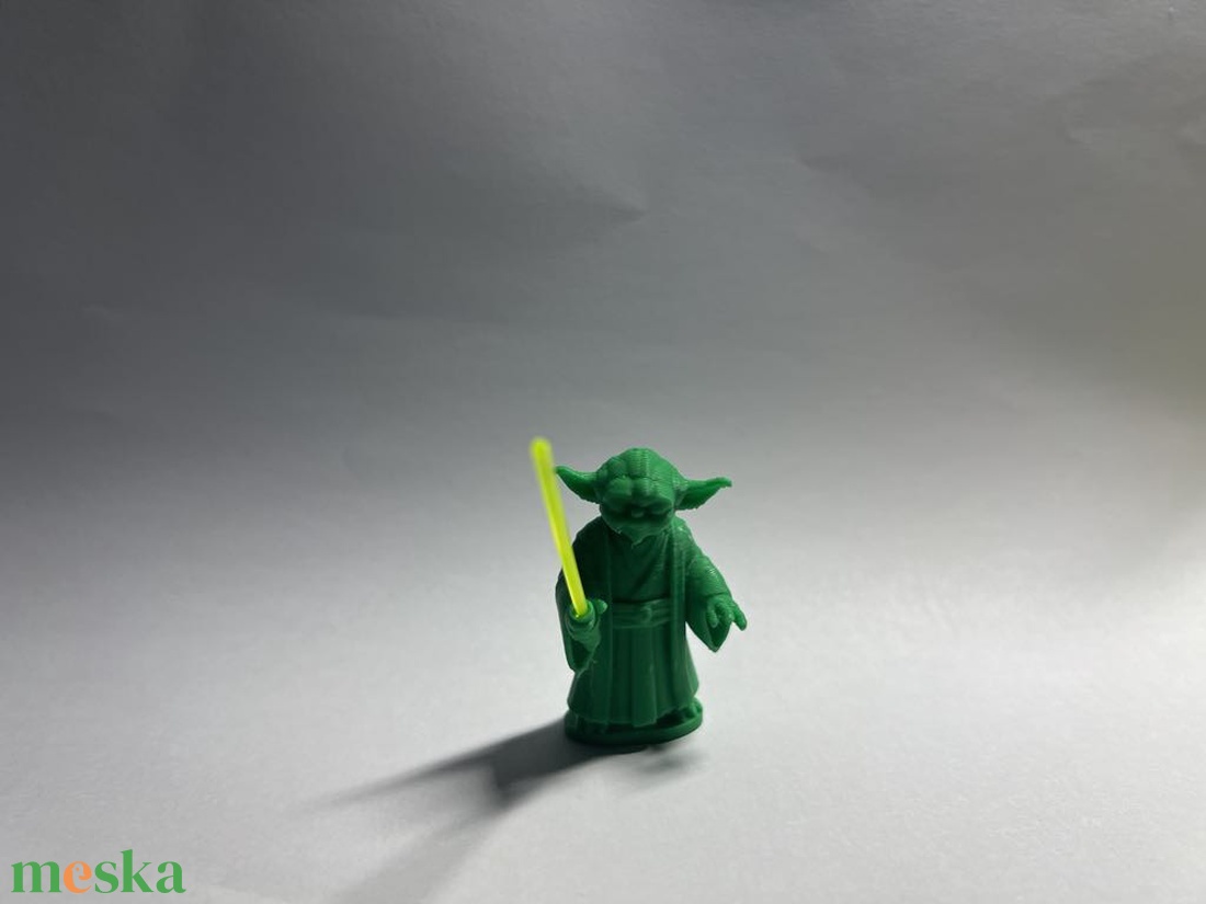 Master Yoda minifigura  világító fénykarddal - kellékek & szerszámok - dekorációs kellékek - figurák - Meska.hu