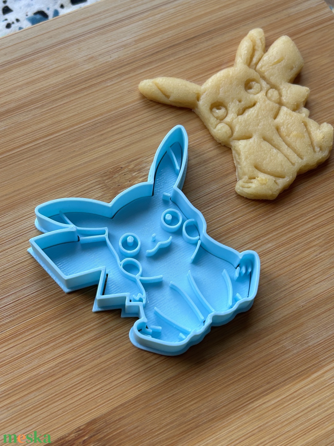 Pikachu sütikiszúró - otthon & életmód - konyhafelszerelés, tálalás - sütés, főzés - sütikiszúró - Meska.hu