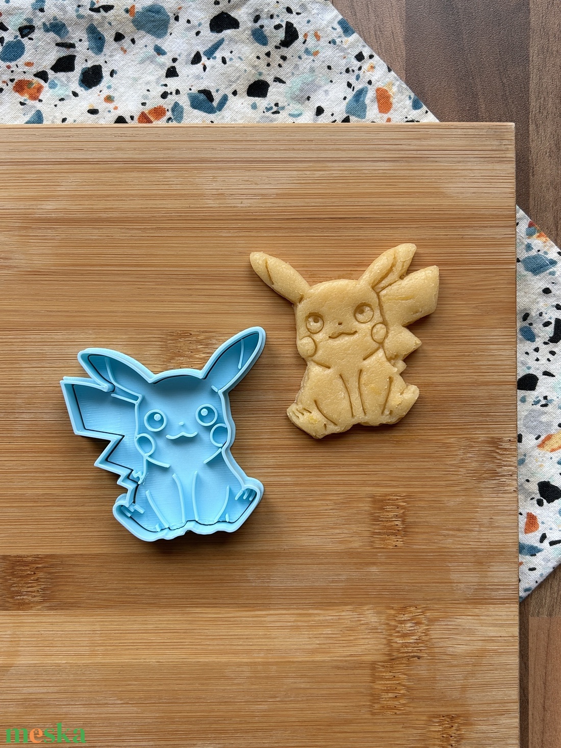 Pikachu sütikiszúró - otthon & életmód - konyhafelszerelés, tálalás - sütés, főzés - sütikiszúró - Meska.hu