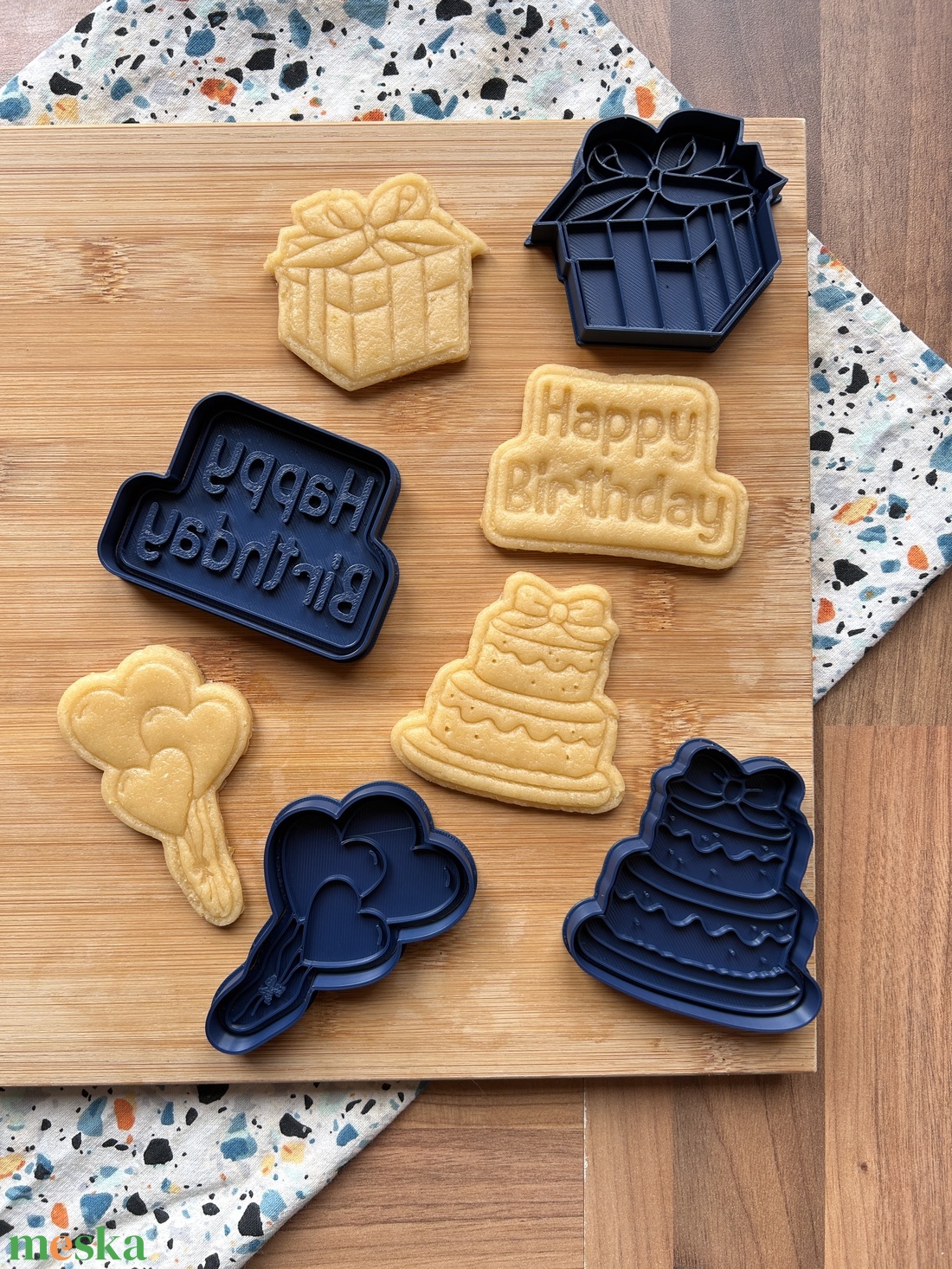 Születésnapi sütikiszúró szett - 4 db (torta, ajándék, lufik és happy birthday) - otthon & életmód - konyhafelszerelés, tálalás - sütés, főzés - sütikiszúró - Meska.hu