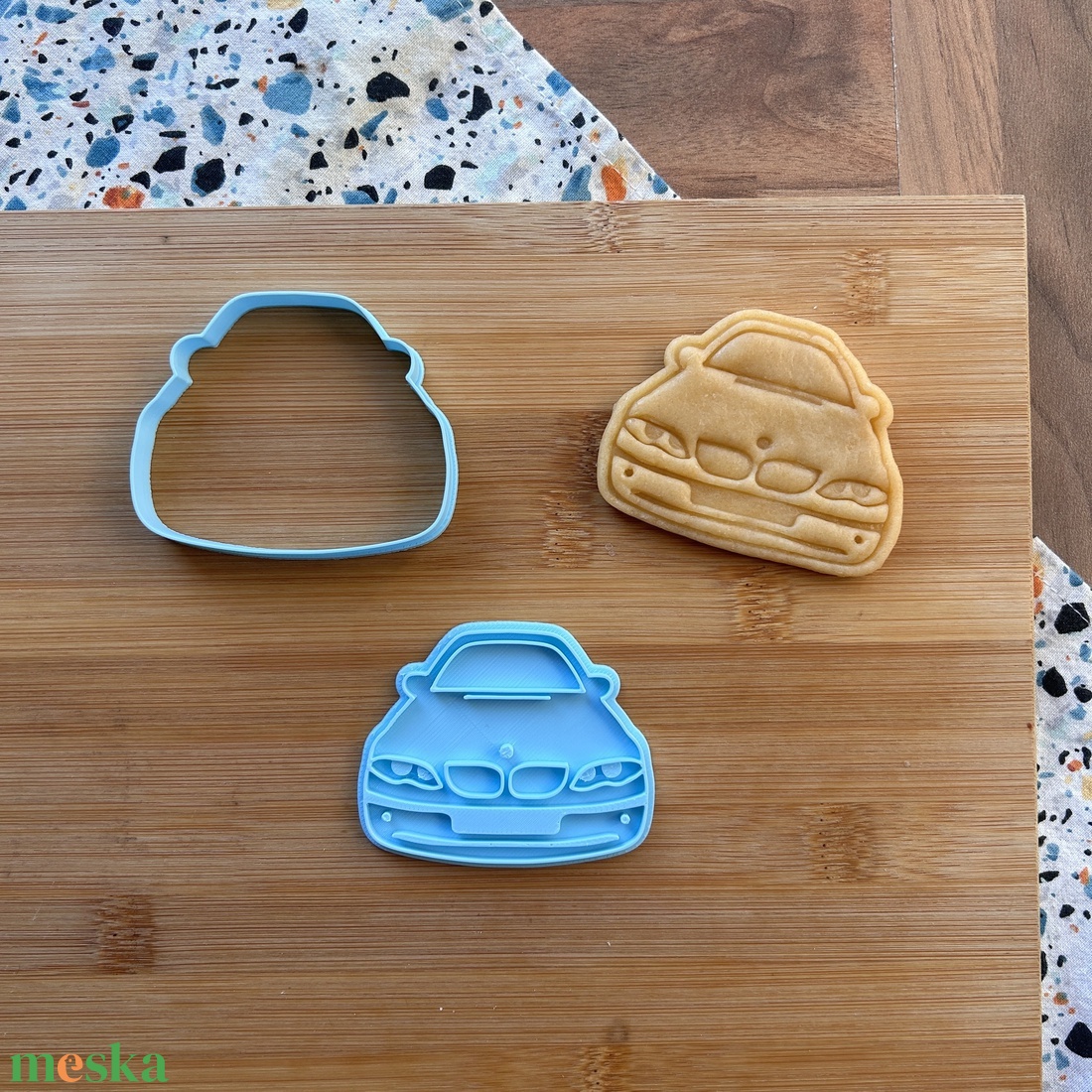 BMW szemből sütikiszúró - otthon & életmód - konyhafelszerelés, tálalás - sütés, főzés - sütikiszúró - Meska.hu