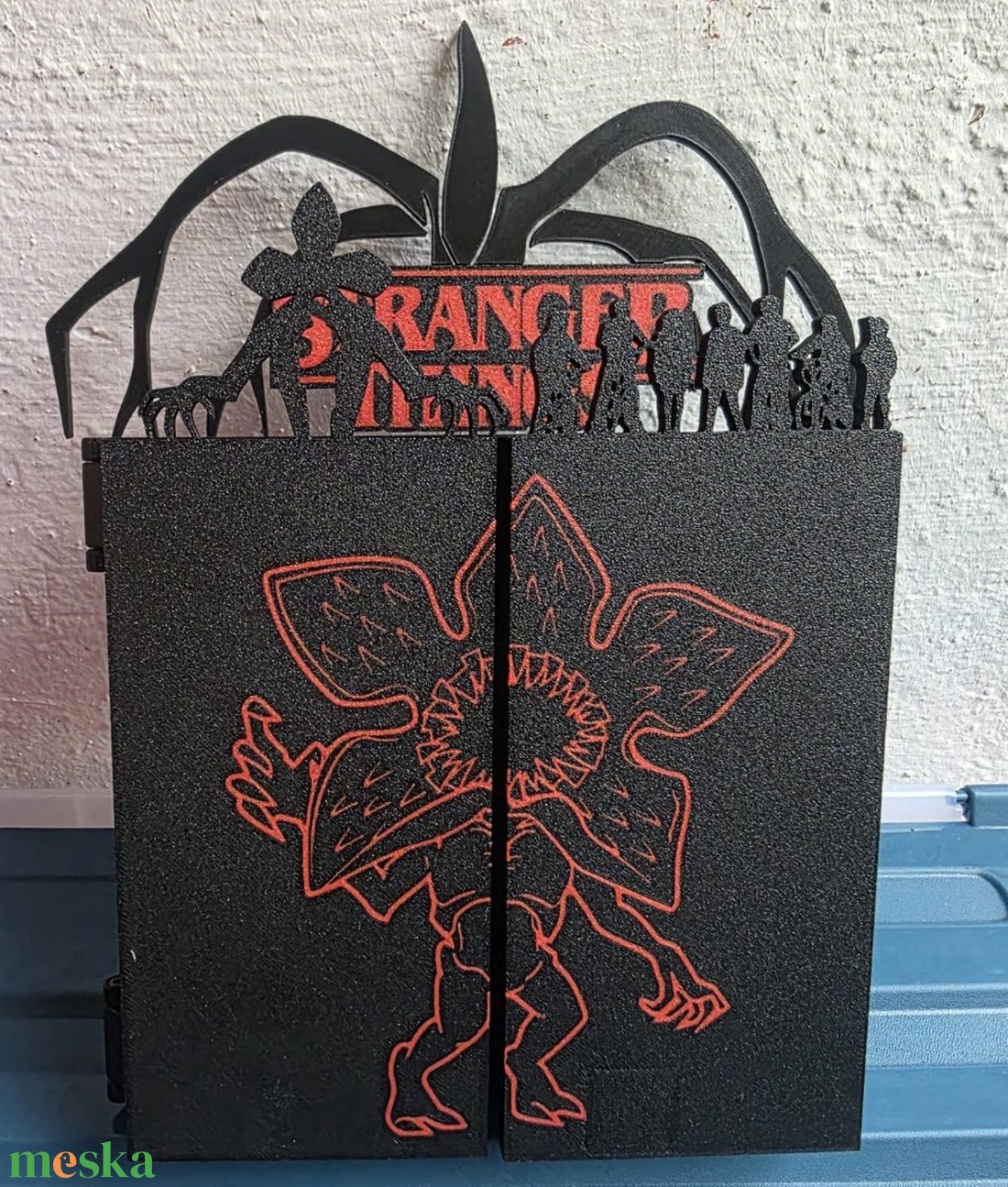 Stranger Things - Kinder Joy / Funko figura stand / tartó / gyűjtői polc - otthon & életmód - dekoráció - asztal és polc dekoráció - dekorációs tál, tartó - Meska.hu