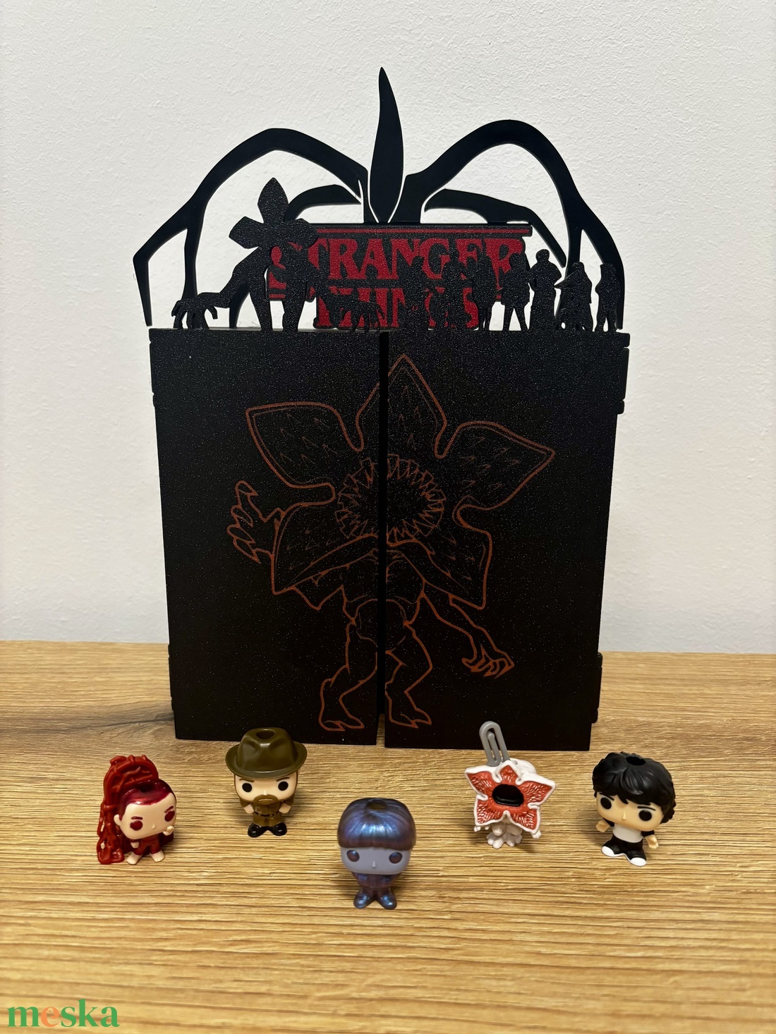 Stranger Things - Kinder Joy / Funko figura stand / tartó / gyűjtői polc - otthon & életmód - dekoráció - asztal és polc dekoráció - dekorációs tál, tartó - Meska.hu
