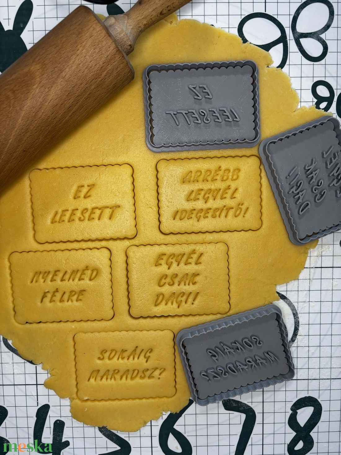 Vicces feliratú sütikiszúró - otthon & életmód - konyhafelszerelés, tálalás - sütés, főzés - sütikiszúró - Meska.hu