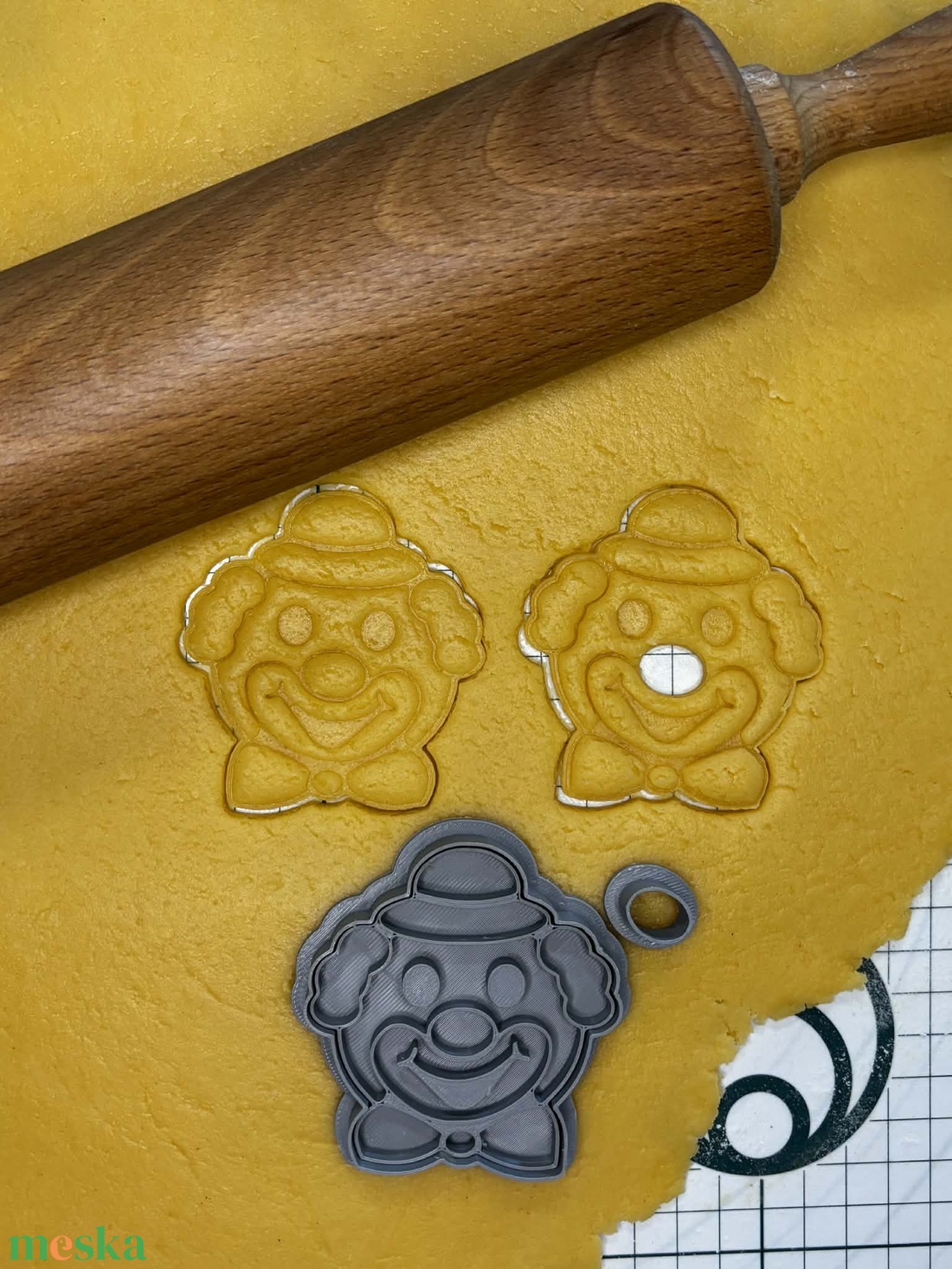 Farsangi bohóc sütikiszúró - otthon & életmód - konyhafelszerelés, tálalás - sütés, főzés - sütikiszúró - Meska.hu