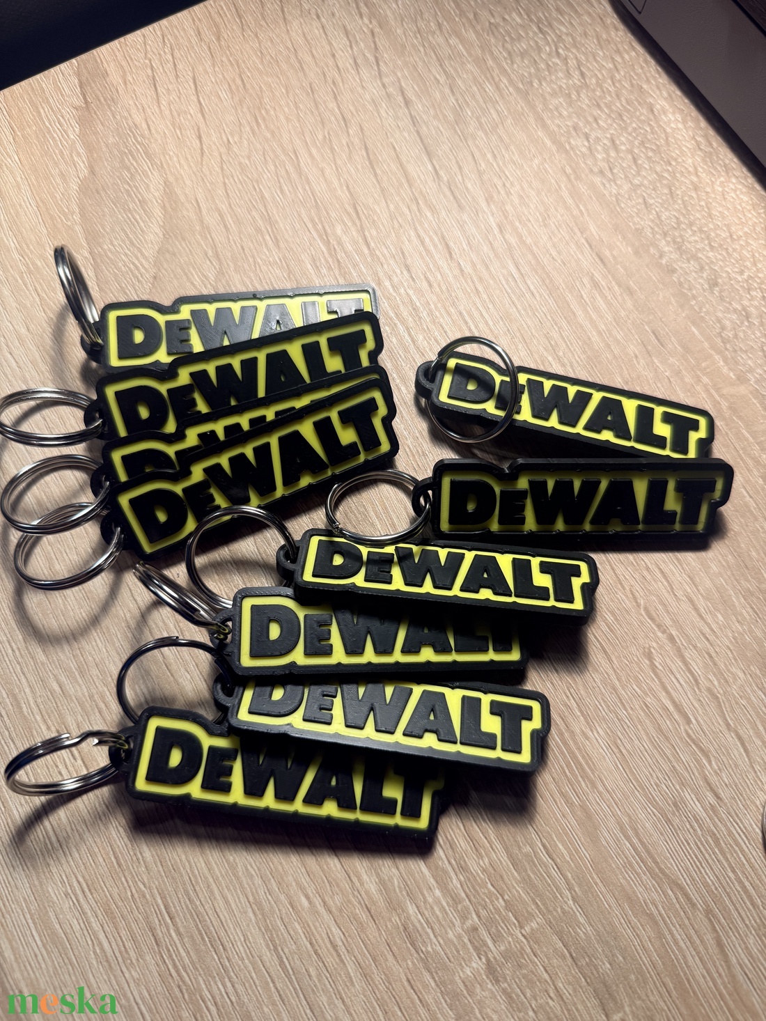 Dewalt feliratos kulcstartó - táska & tok - kulcstartó & táskadísz - kulcstartó - Meska.hu