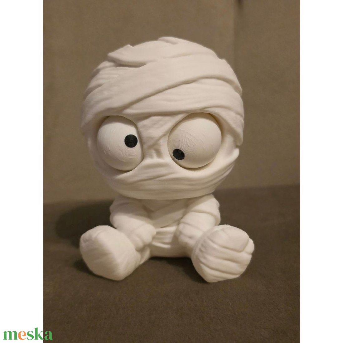 Mumó � 3D nyomtatott múmia figura mozgatható szemekkel és forgatható fejjel, vicces halloween dekoráció és asztaldísz - otthon & életmód - dekoráció - halloween - halloweeni figurák - Meska.hu