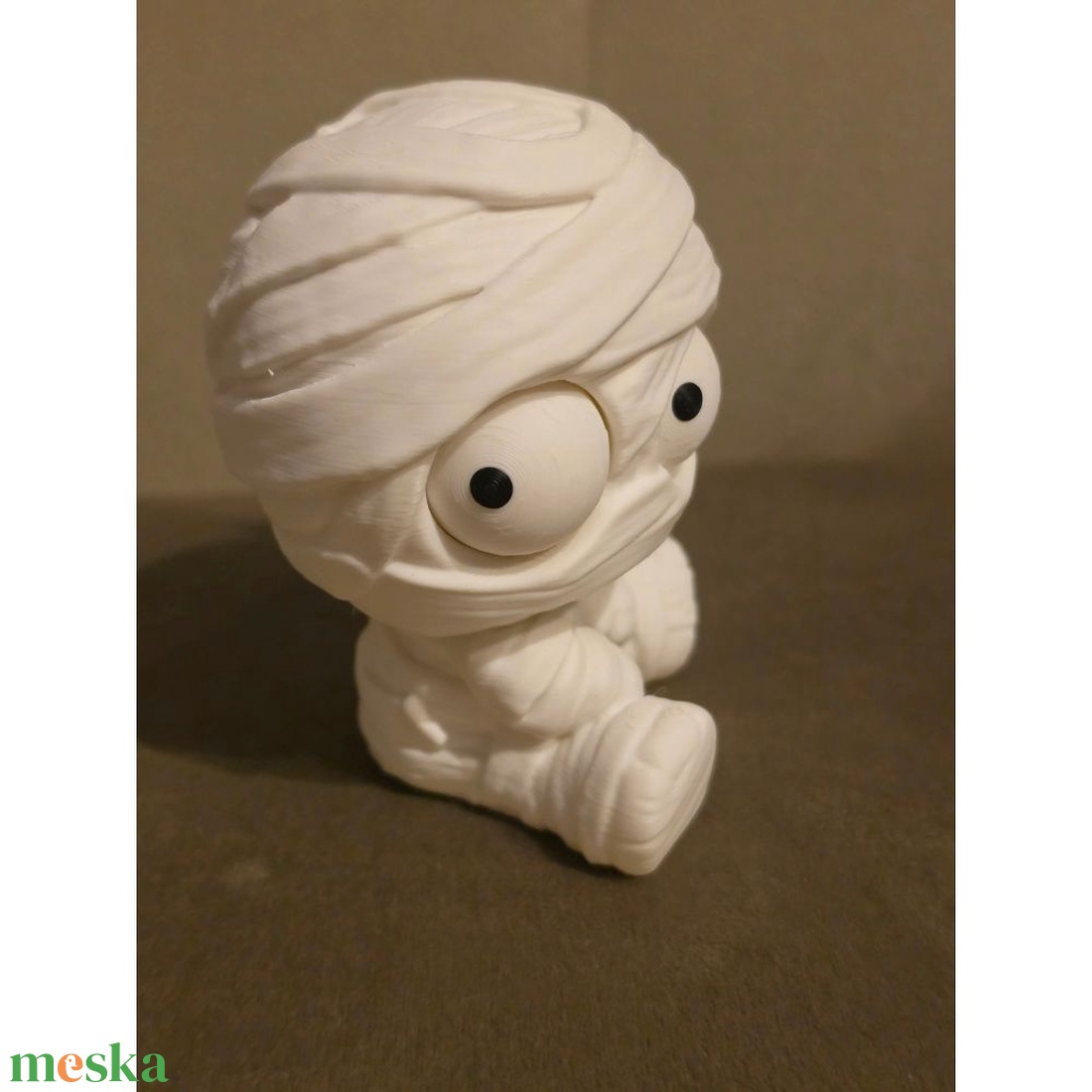 Mumó � 3D nyomtatott múmia figura mozgatható szemekkel és forgatható fejjel, vicces halloween dekoráció és asztaldísz - otthon & életmód - dekoráció - halloween - halloweeni figurák - Meska.hu