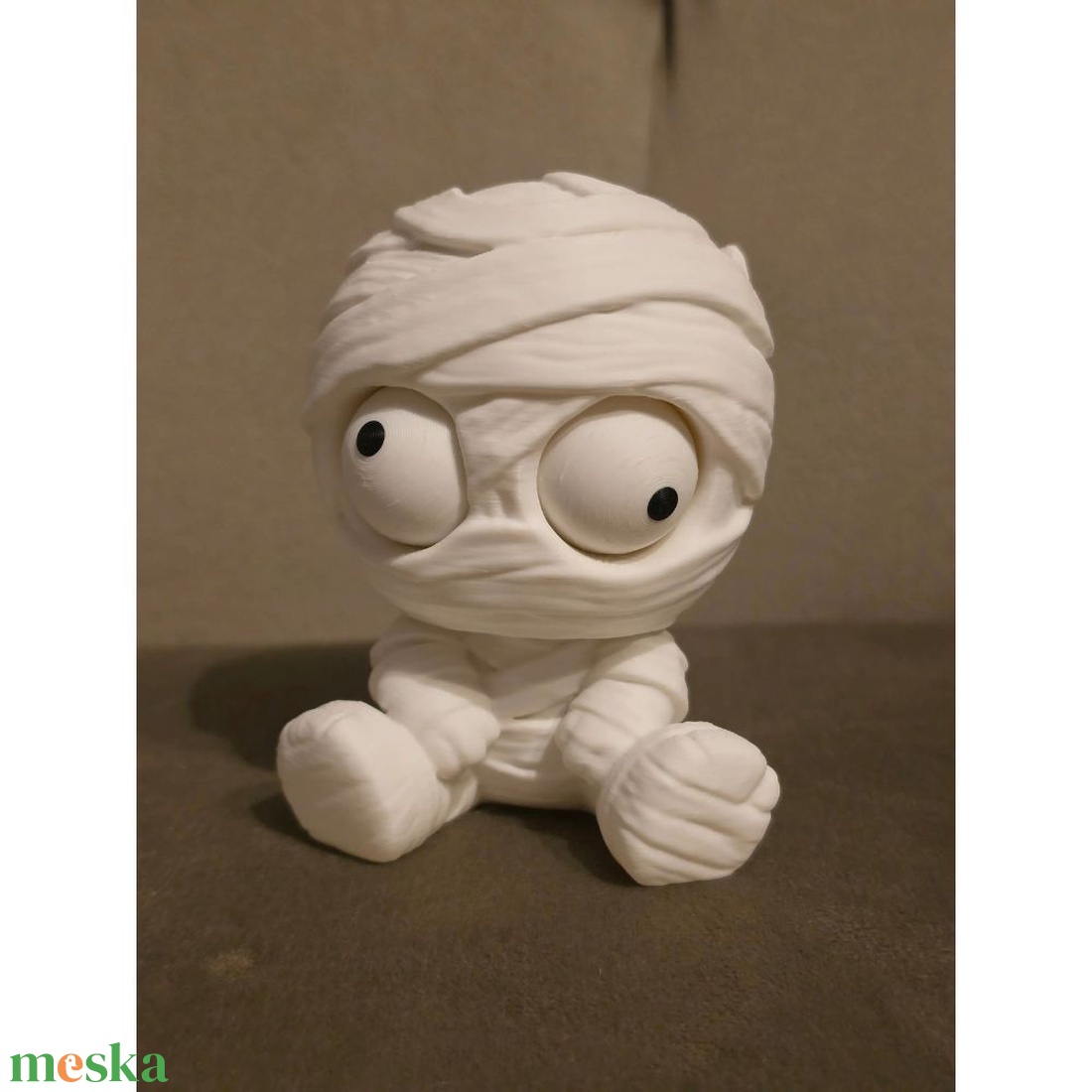 Mumó � 3D nyomtatott múmia figura mozgatható szemekkel és forgatható fejjel, vicces halloween dekoráció és asztaldísz - otthon & életmód - dekoráció - halloween - halloweeni figurák - Meska.hu