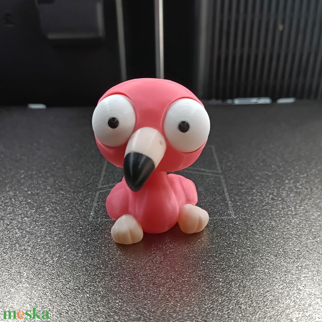 Pikó, a flamingó figura � 3D nyomtatott vicces asztali kabala forgatható fejjel és mozgatható szemekkel - otthon & életmód - dekoráció - dekoratív figurák és szobrok - Meska.hu