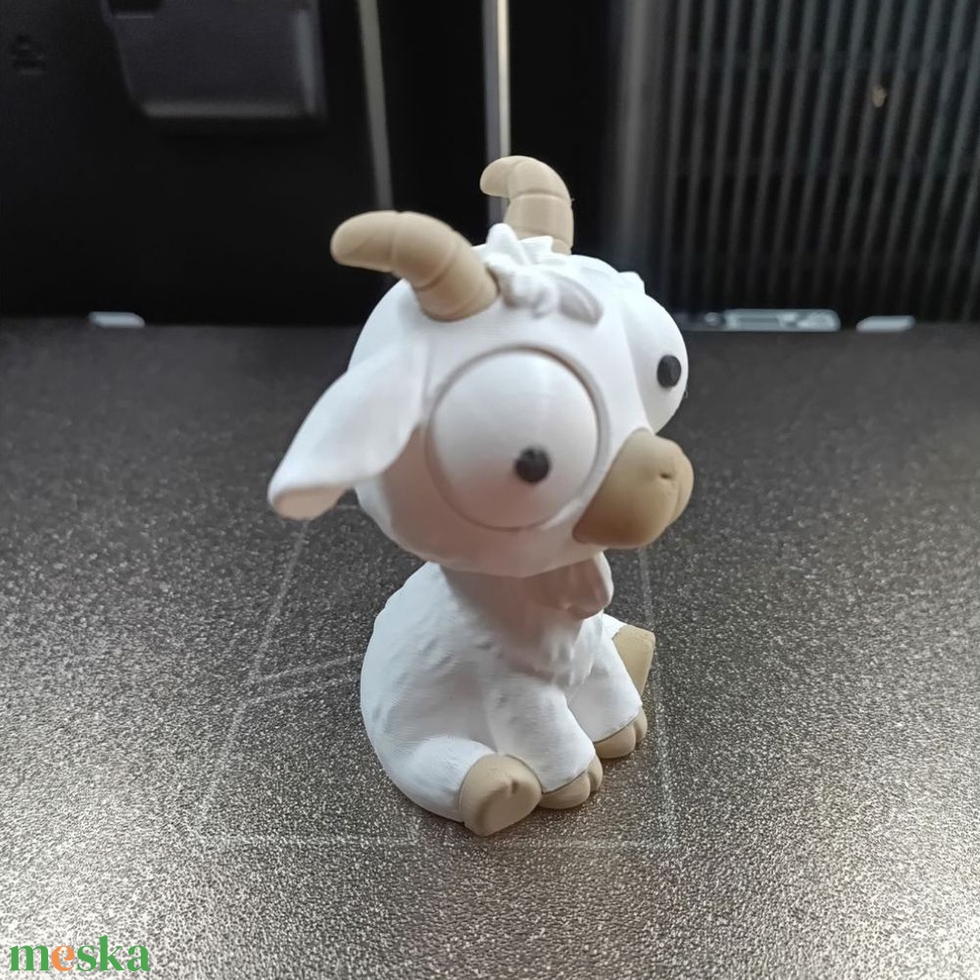 Kata � Kecske figura mozgatható szemekkel és forgatható fejjel, vicces asztali kabala - otthon & életmód - dekoráció - dekoratív figurák és szobrok - Meska.hu