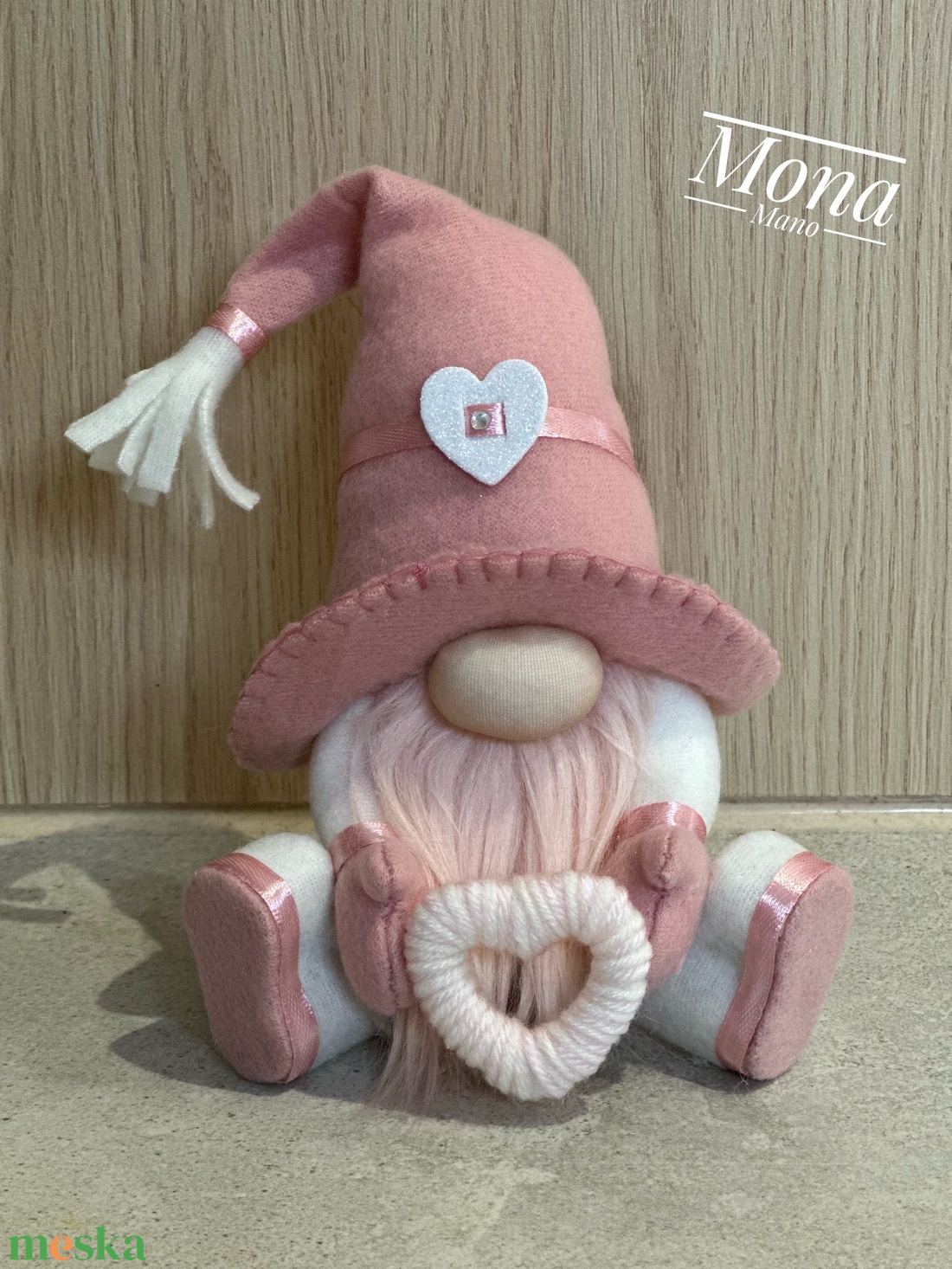 Mona-Mano (krém-rózsaszín) ülő manó - otthon & életmód - dekoráció - manók - Meska.hu Mona-Mano (krém-rózsaszín) ülő manó - otthon & életmód - dekoráció - manók - Meska.hu