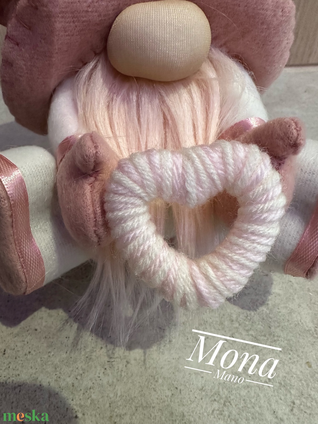 Mona-Mano (krém-rózsaszín) ülő manó - otthon & életmód - dekoráció - manók - Meska.hu Mona-Mano (krém-rózsaszín) ülő manó - otthon & életmód - dekoráció - manók - Meska.hu