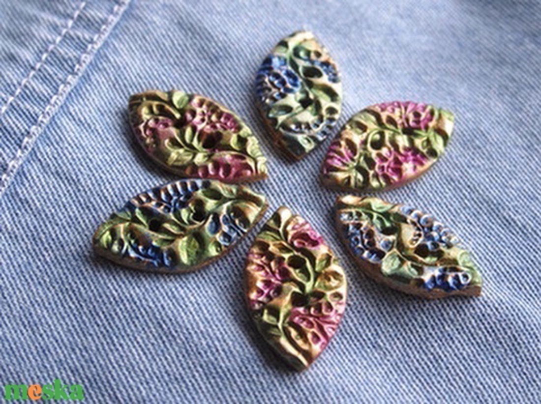 6db csillogó színes handmade ékszergomb, virágszirom alakú, több színben  - kellékek & szerszámok - dekorációs kellékek - Meska.hu