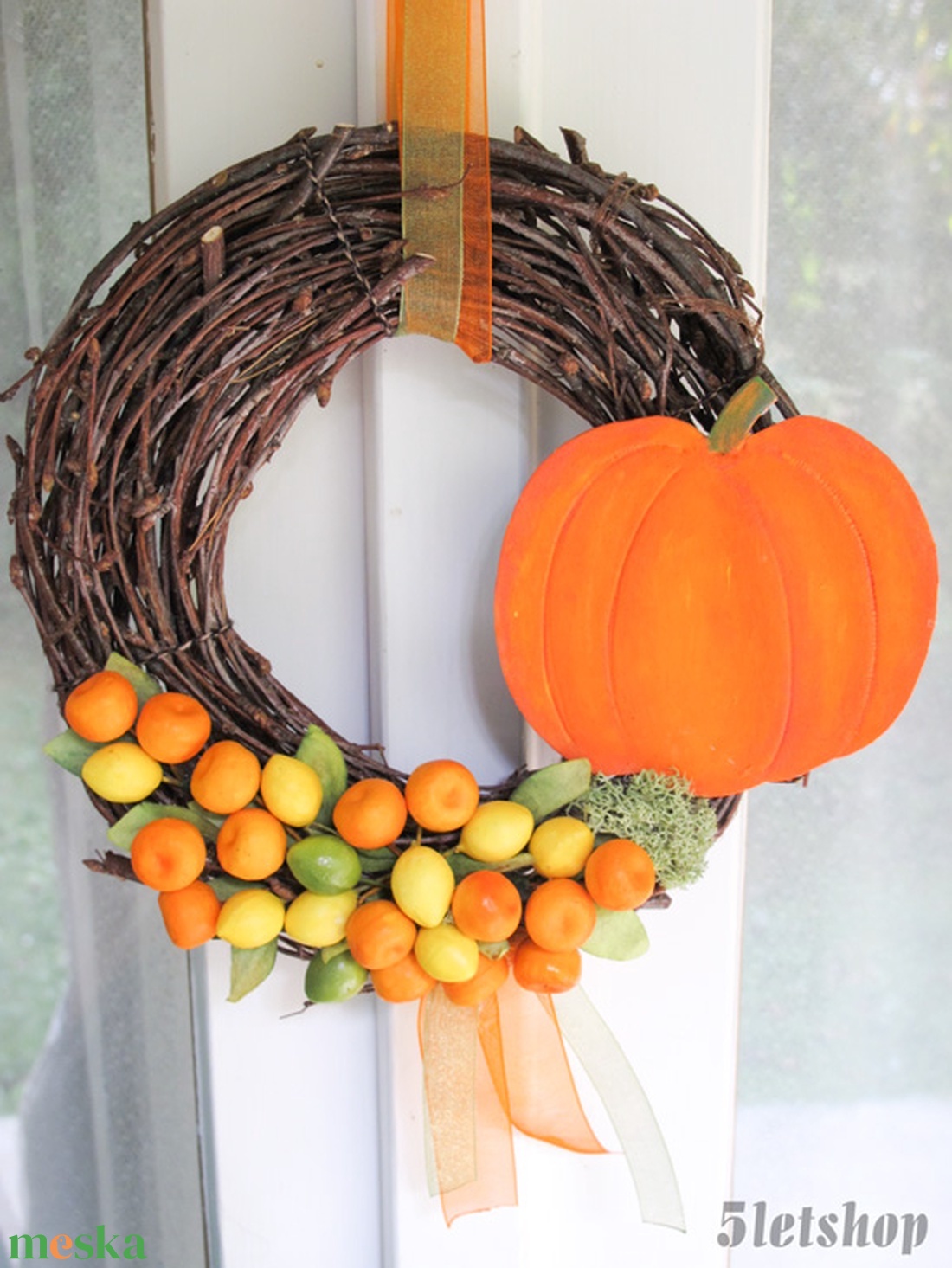 Őszi ajtódísz, kopogtató, Halloween lakásdekoráció, sütőtök, természetes nyírfaág koszorú, szalag tök narancssárga barna - otthon & életmód - dekoráció - halloween - halloweeni ajtódíszek és ablakdíszek - Meska.hu