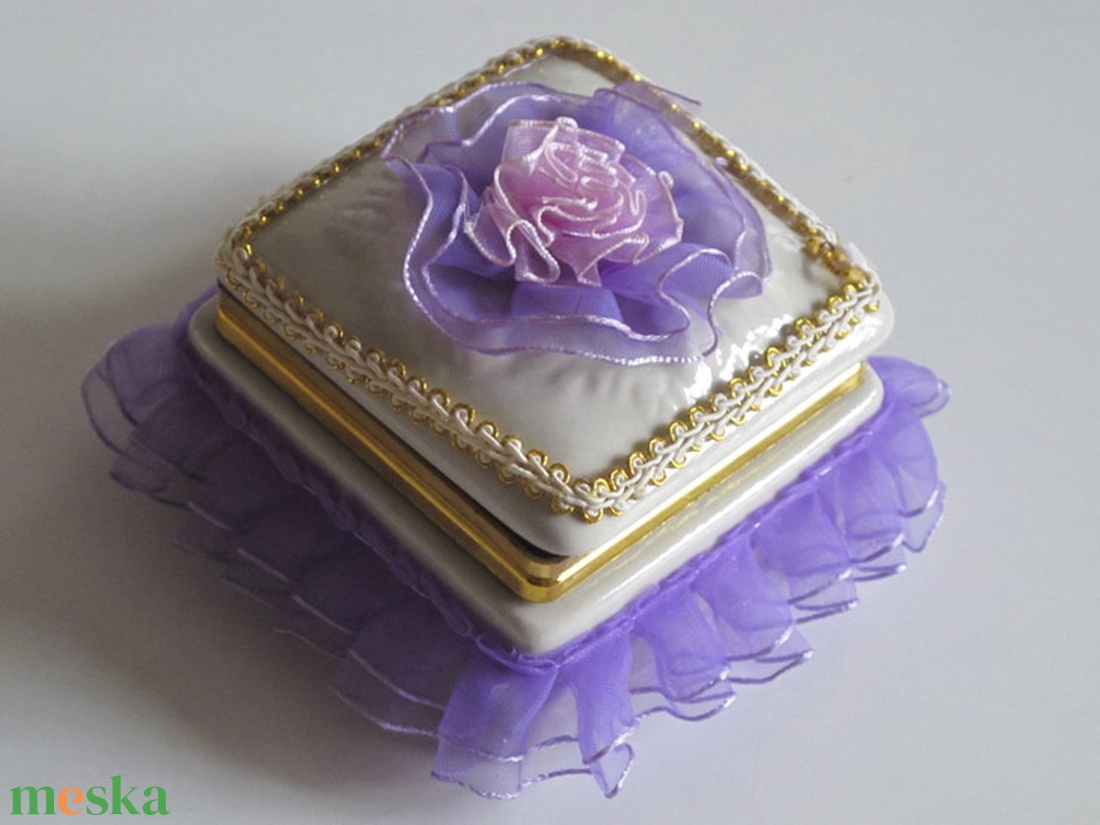 ékszerdoboz, ajándékdoboz, kerámia szelence, organza és zsinór díszítéssel - ékszer - ékszertartó - ékszerdoboz - Meska.hu ékszerdoboz, ajándékdoboz, kerámia szelence, organza és zsinór díszítéssel - ékszer - ékszertartó - ékszerdoboz - Meska.hu