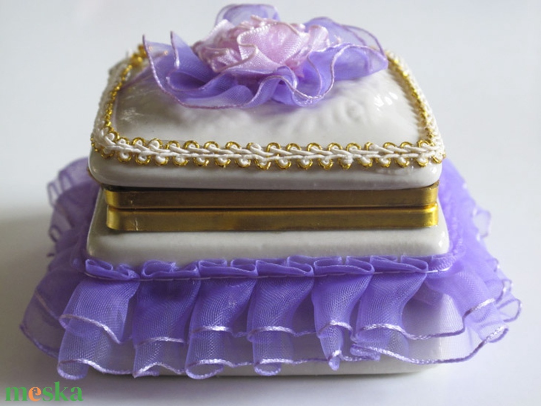 ékszerdoboz, ajándékdoboz, kerámia szelence, organza és zsinór díszítéssel - ékszer - ékszertartó - ékszerdoboz - Meska.hu ékszerdoboz, ajándékdoboz, kerámia szelence, organza és zsinór díszítéssel - ékszer - ékszertartó - ékszerdoboz - Meska.hu