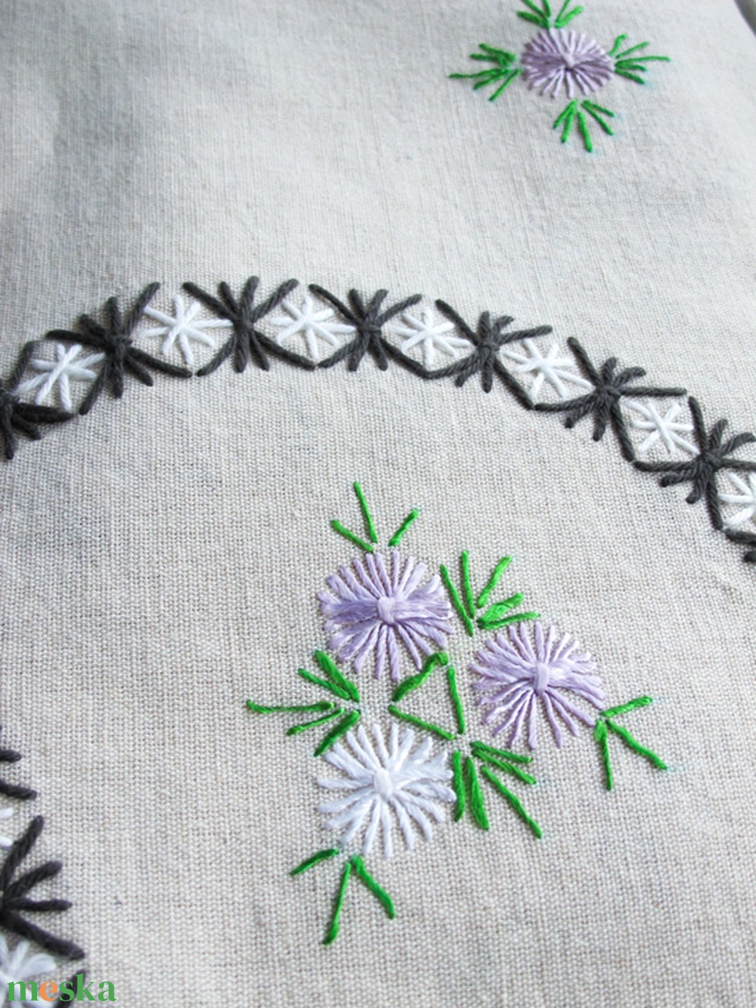 1 db kézi hímzett terítő, ovális, nagy méretű 200 x 140 cm erdélyi minta halvány levendula lila + 1db kerek 135x135 cm - otthon & életmód - konyhafelszerelés, tálalás - tálalás - terítő - Meska.hu 1 db kézi hímzett terítő, ovális, nagy méretű 200 x 140 cm erdélyi minta halvány levendula lila + 1db kerek 135x135 cm - otthon & életmód - konyhafelszerelés, tálalás - tálalás - terítő - Meska.hu