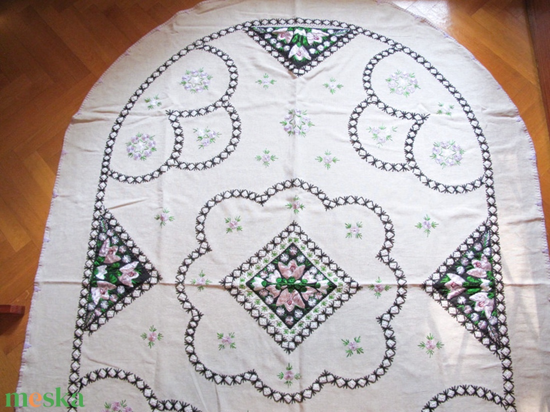 1 db kézi hímzett terítő, ovális, nagy méretű 200 x 140 cm erdélyi minta halvány levendula lila + 1db kerek 135x135 cm - otthon & életmód - konyhafelszerelés, tálalás - tálalás - terítő - Meska.hu 1 db kézi hímzett terítő, ovális, nagy méretű 200 x 140 cm erdélyi minta halvány levendula lila + 1db kerek 135x135 cm - otthon & életmód - konyhafelszerelés, tálalás - tálalás - terítő - Meska.hu