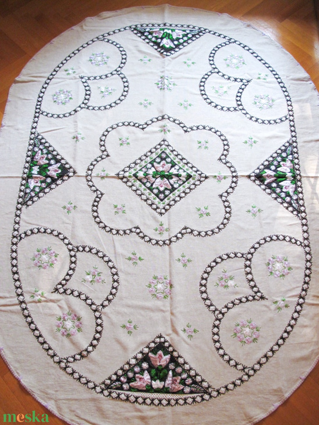 1 db kézi hímzett terítő, ovális, nagy méretű 200 x 140 cm erdélyi minta halvány levendula lila + 1db kerek 135x135 cm - otthon & életmód - konyhafelszerelés, tálalás - tálalás - terítő - Meska.hu 1 db kézi hímzett terítő, ovális, nagy méretű 200 x 140 cm erdélyi minta halvány levendula lila + 1db kerek 135x135 cm - otthon & életmód - konyhafelszerelés, tálalás - tálalás - terítő - Meska.hu