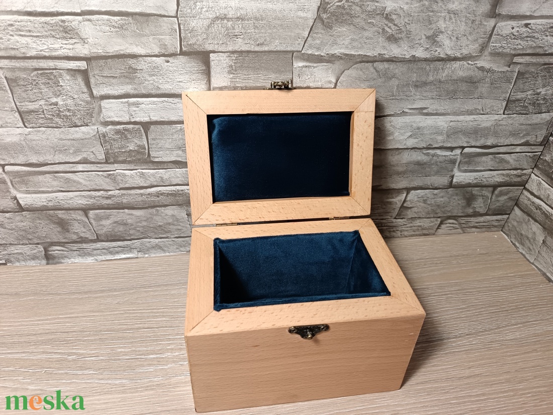 Ékszerdoboz Egzóta betéttel - ékszer - ékszertartó - ékszerdoboz - Meska.hu Ékszerdoboz Egzóta betéttel - ékszer - ékszertartó - ékszerdoboz - Meska.hu