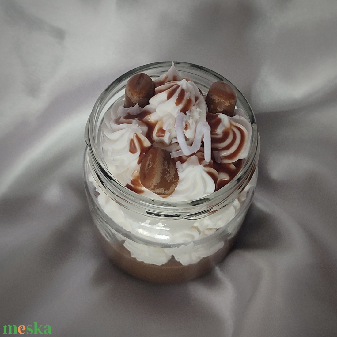 Habos kávé illatú desszert gyertya , illatgyertya, szójaviasz gyertya, dekorgyertya  - otthon & életmód - gyertya, illat, aroma - gyertya - Meska.hu