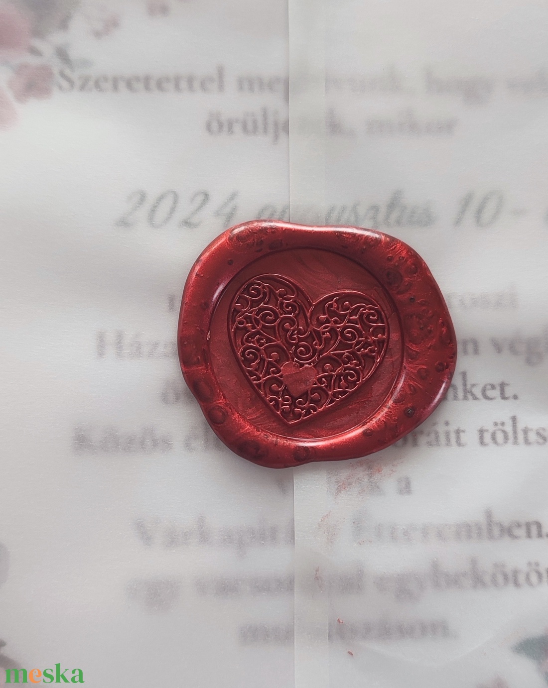 Pausz papirba hajtogatott esküvői meghívó, egyedi grafikával , viaszpecséttel zárva,A5 - esküvő - meghívó & kártya - meghívó - Meska.hu